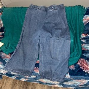 Universal Thread / cropped flared jeans / flat front / zippered back / 16